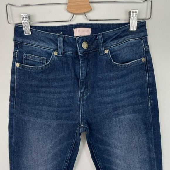 Ted Baker Pralina Daisy Floral Embroidered Raw Hem Ankle Jean Dark Wash 25 - Picture 4 of 11